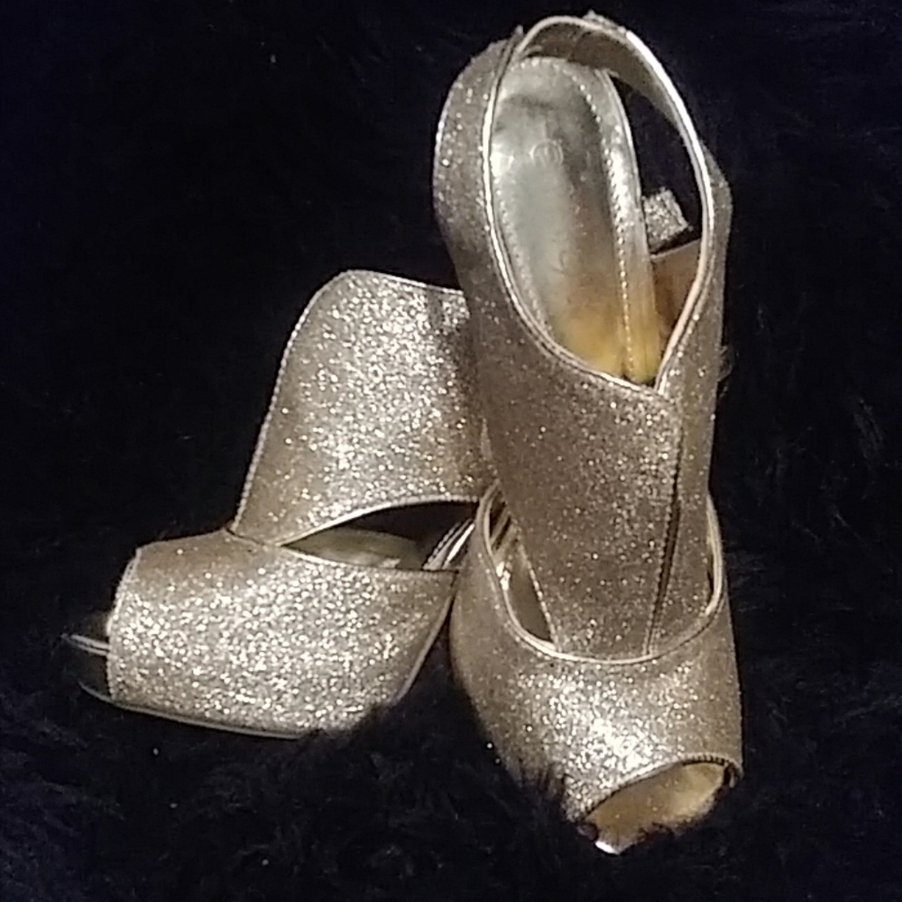 Gold shoes